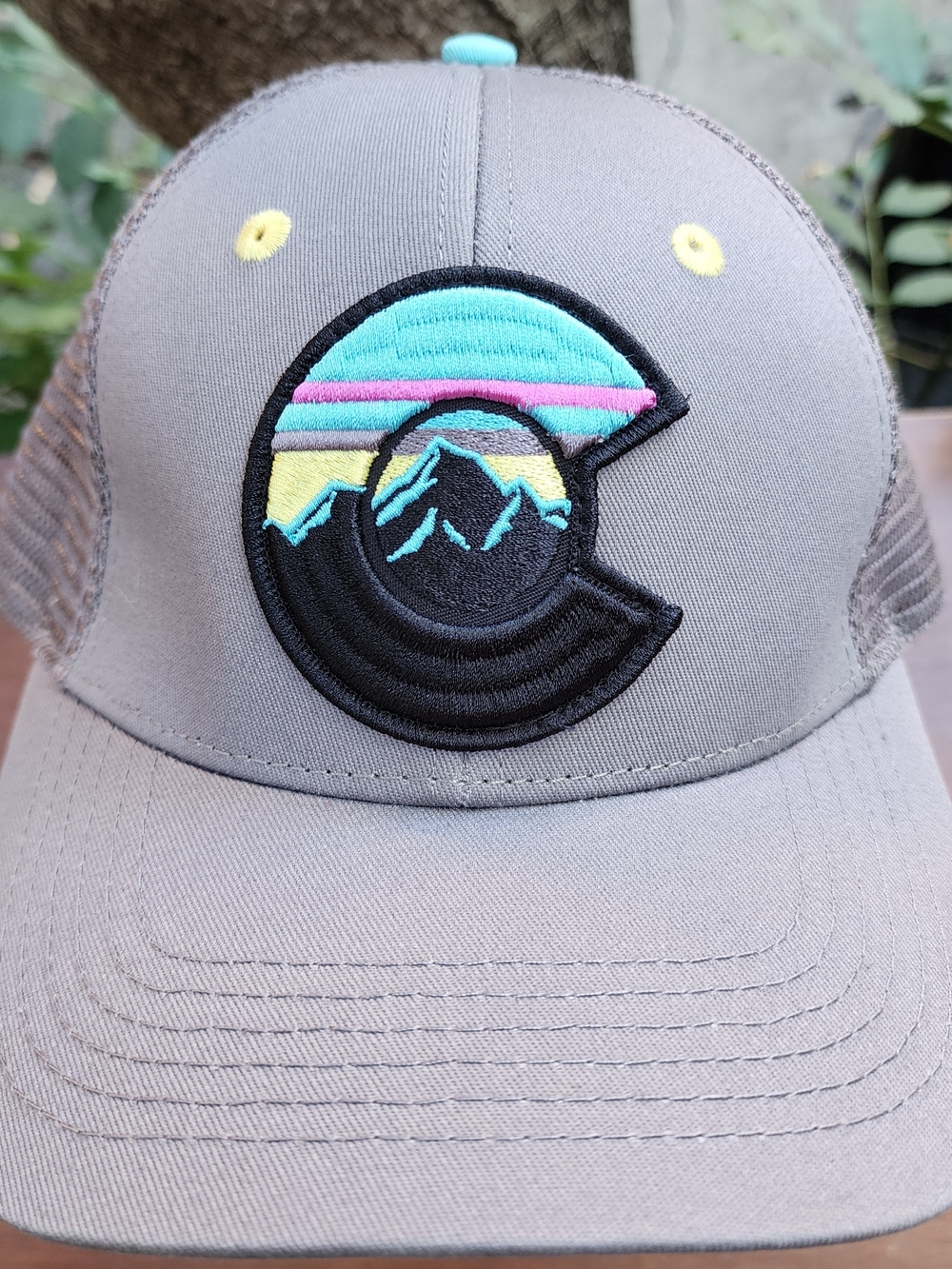 YoColorado Grey Retro Mountain Flag Patch Trucker Snapback Hat OS